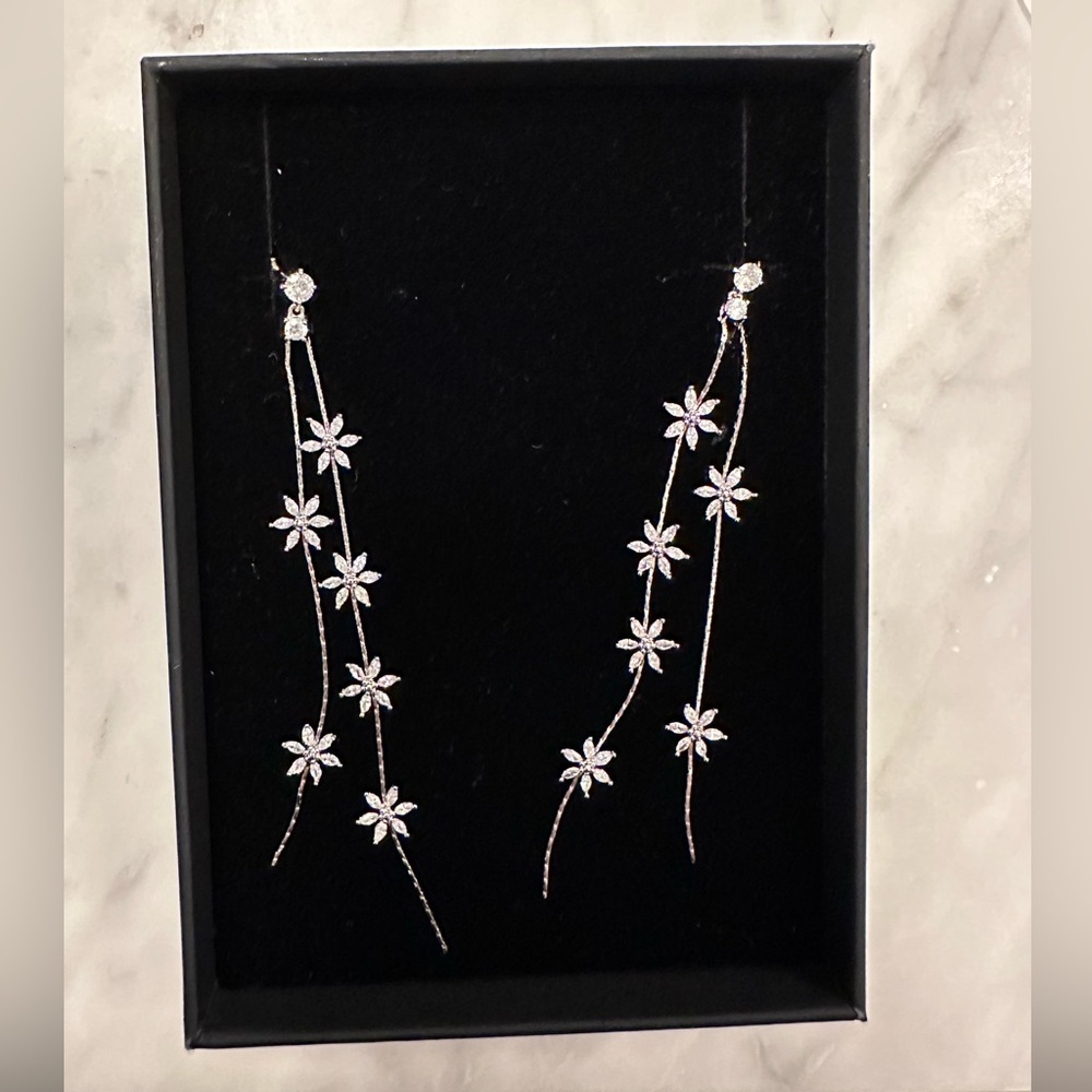 SHASHI Whisper Drop Earrings in 18k gold plated brass- New!